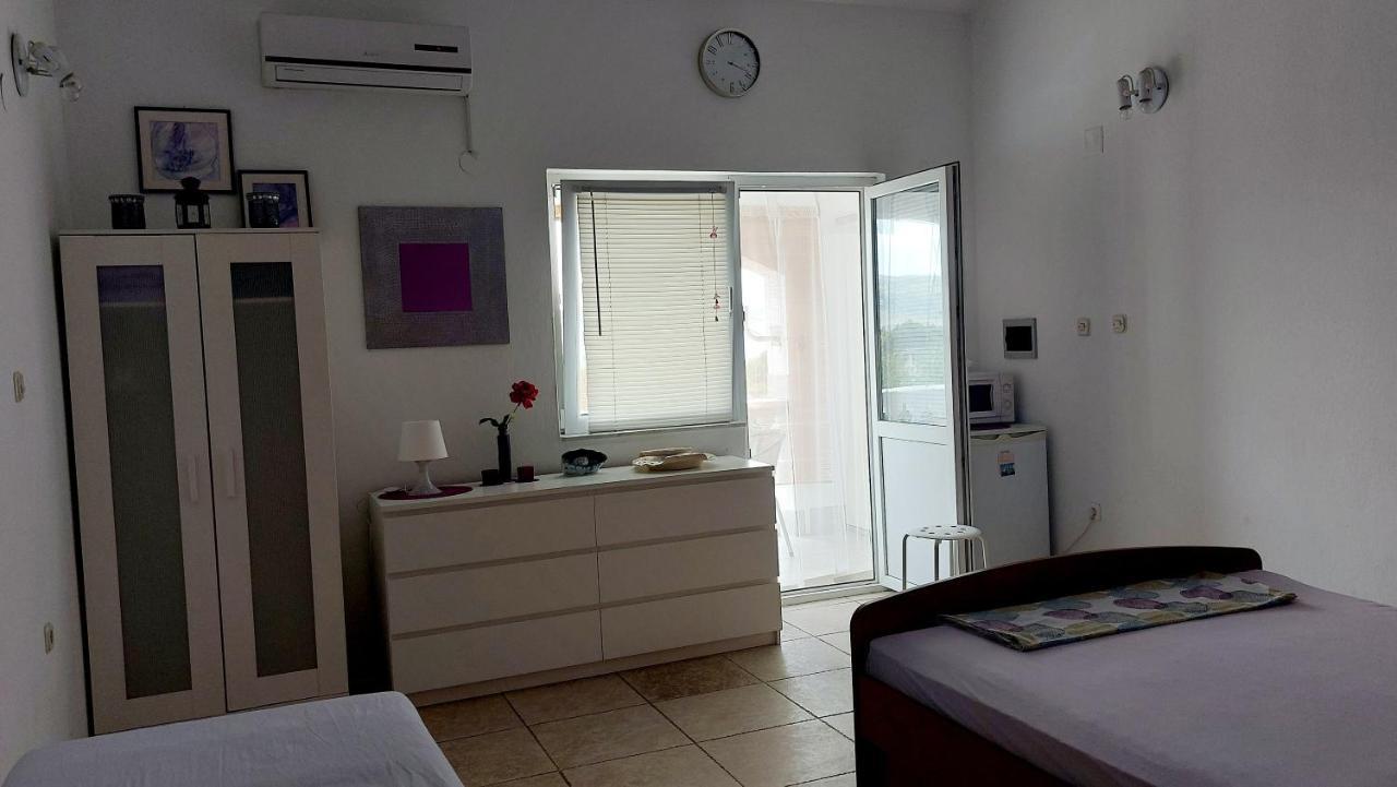 Arts Room Jasmina With Sea View Bikers And Pets Are Welcome Starigrad Paklenica Eksteriør billede