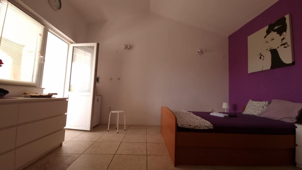Arts Room Jasmina With Sea View Bikers And Pets Are Welcome Starigrad Paklenica Eksteriør billede